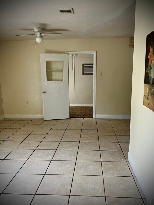 Entrance to den or 3rd bedroom - 505 Saint Michael Ct