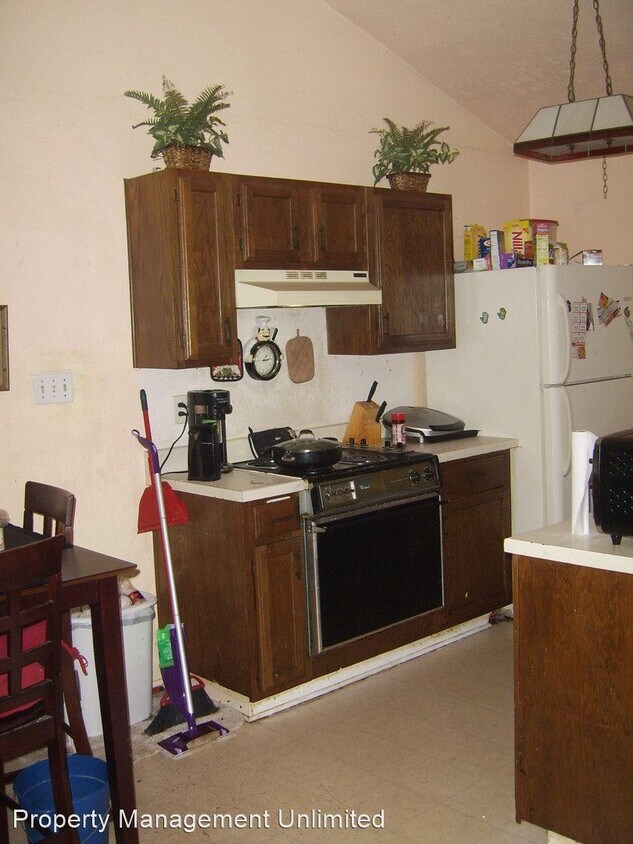 Building Photo - 3 br, 1 bath House - 7218 Pineberry Rd