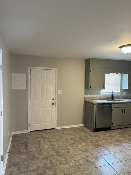 Building Photo - 4100 N Ocoee St