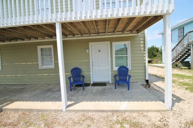 Building Photo - Year Round 2BR 1BA Unit On Topsail Island