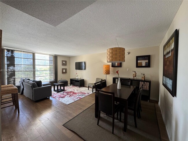 Foto del edificio - 1750 NE 115th St