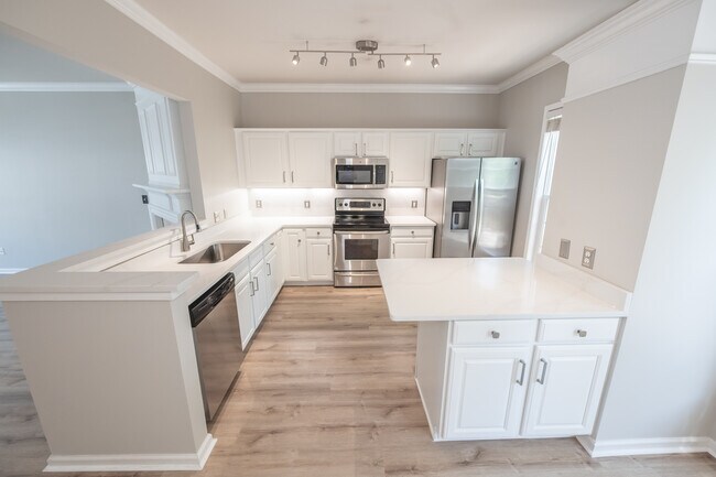 Foto del edificio - Room in Townhome on Duvalla Ave