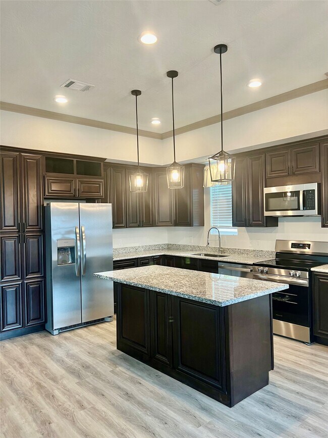 Building Photo - 24323 E Terrace Dr