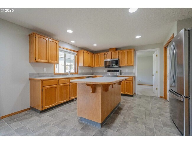 Foto del edificio - Spacious 4BR, 3 Bath House in Felida
