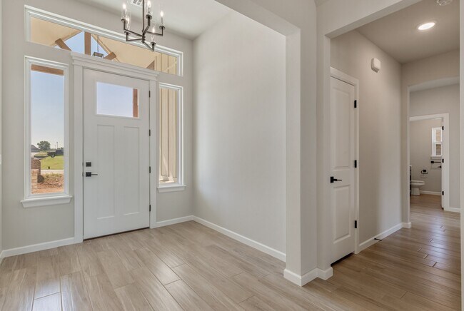 Building Photo - 2113 E 45th St S