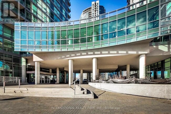 Building Photo - 215 Fort York Blvd