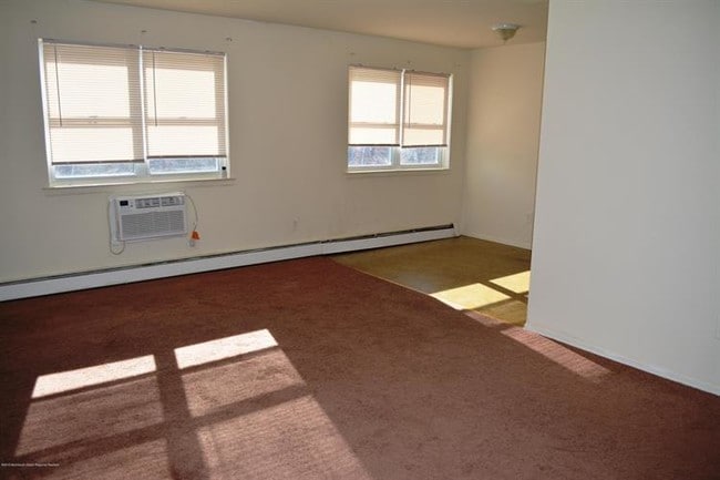 Building Photo - 44 Manchester Ct