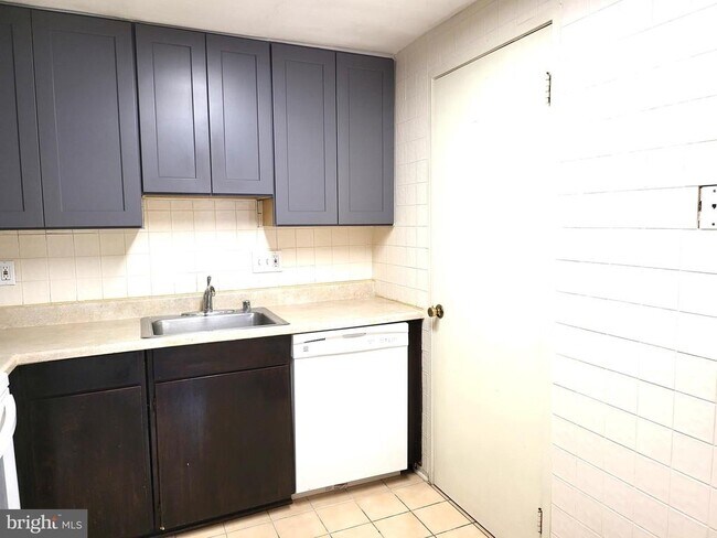 Foto del edificio - 9668 Brassie Way
