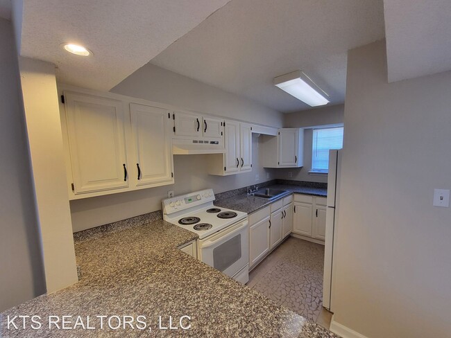 Building Photo - 3 br, 2.5 bath House - 13259 Curran Rd