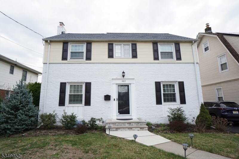 Primary Photo - 661 Pierpont St