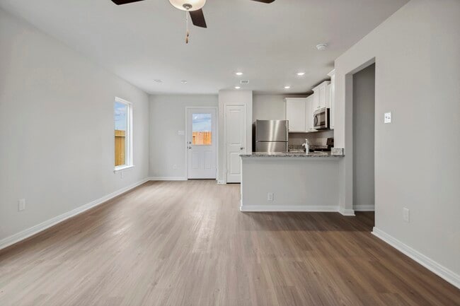 Building Photo - 15830 Berry Hl Dr