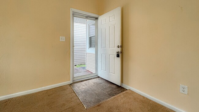 Building Photo - 3805 Peachtree Ln W