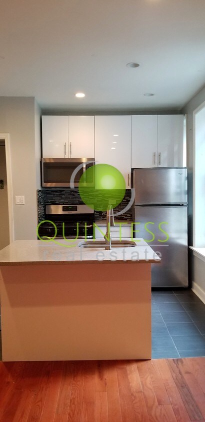 Foto principal - 534 E 21st St