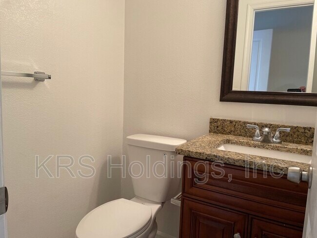 Foto del edificio - 4972 Clover St