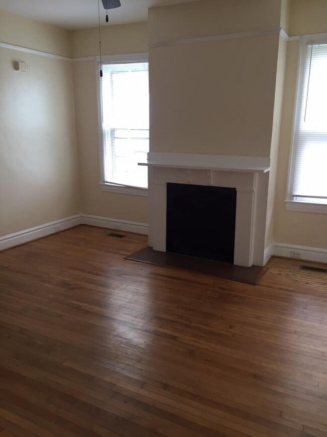 Photo - McCarty_Broad St Duplex_505-507 Apartment