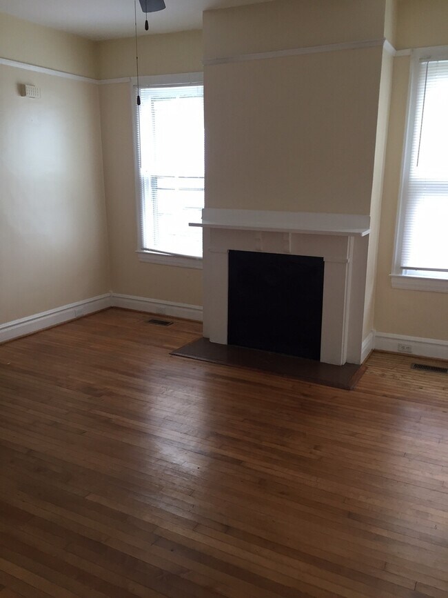 Foto del edificio - McCarty_Broad St Duplex_505-507