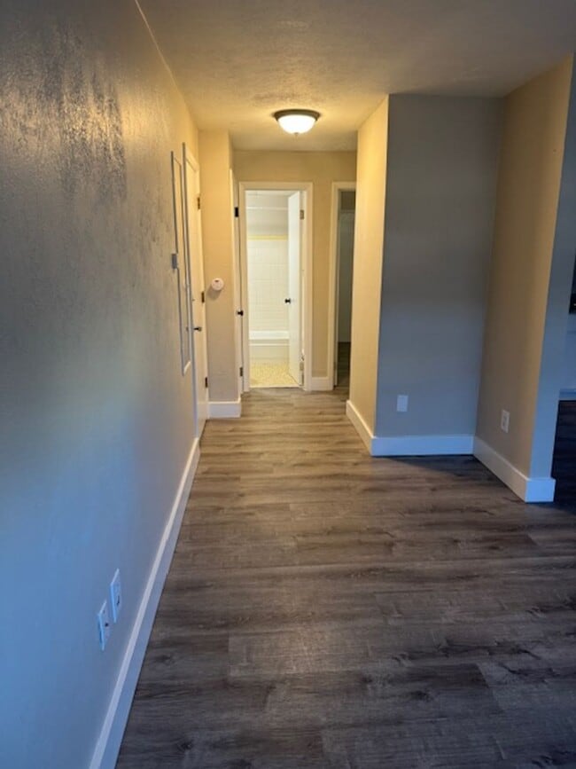 Building Photo - 1 bedroom apartment, MOVE IN SPECIAL!