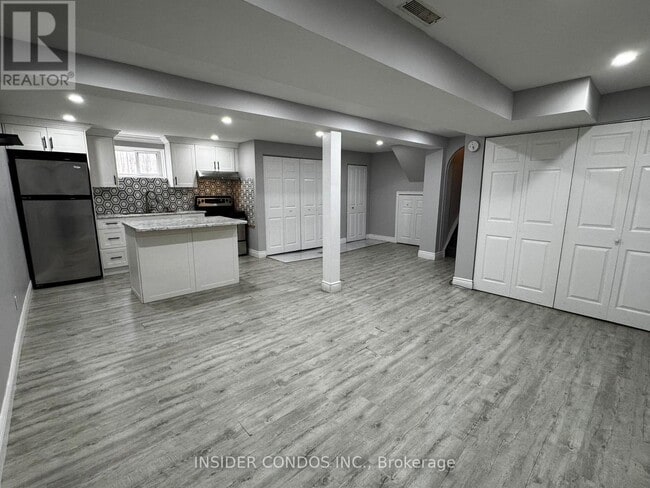 Building Photo - 49 Doncaster Dr
