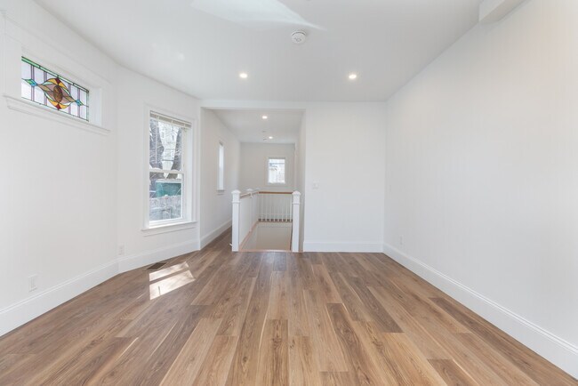 Foto del edificio - 143 E Cottage St