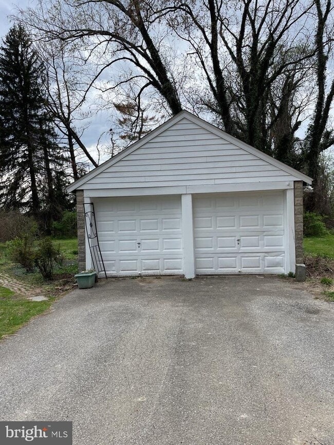 Building Photo - 1846 Sutton Ave