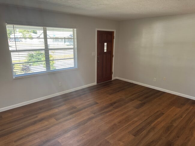 Foto del edificio - 438 80th Ave N