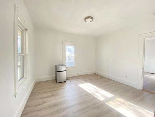 Building Photo - 70 Francis St