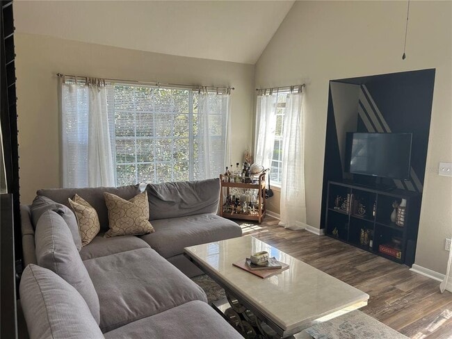 Foto del edificio - 8925 Lee Vista Blvd