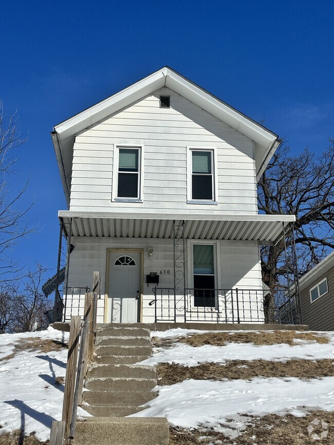 Building Photo - 630 E 12th St