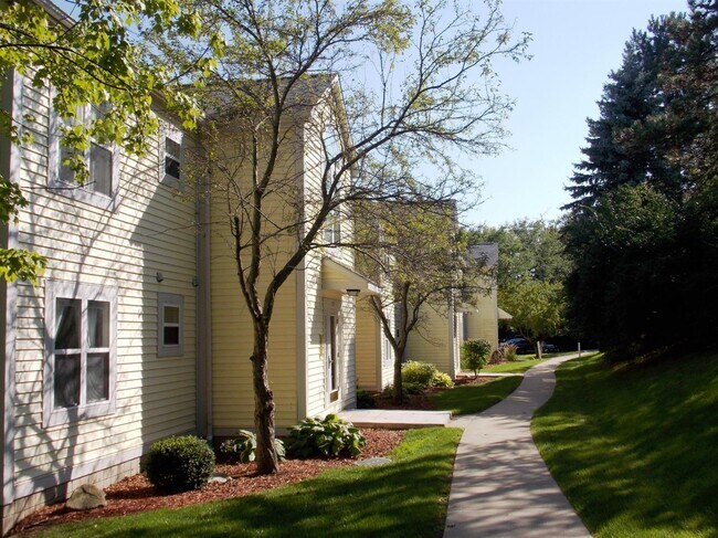 Building Photo - 2215 S Huron Pkwy