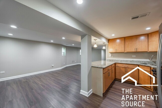 Building Photo - 2118 N Avers Ave