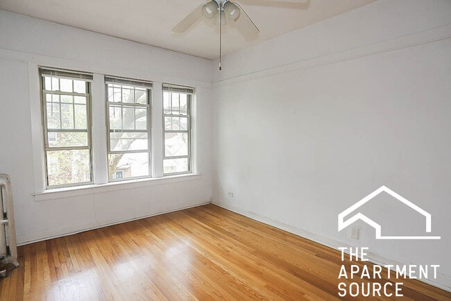 Building Photo - 5137 N Wolcott Ave
