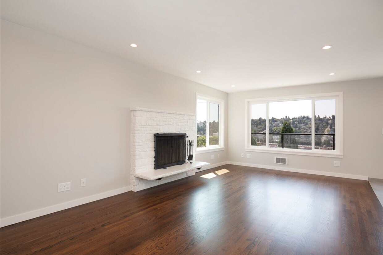 Primary Photo - Queen Anne Triplex