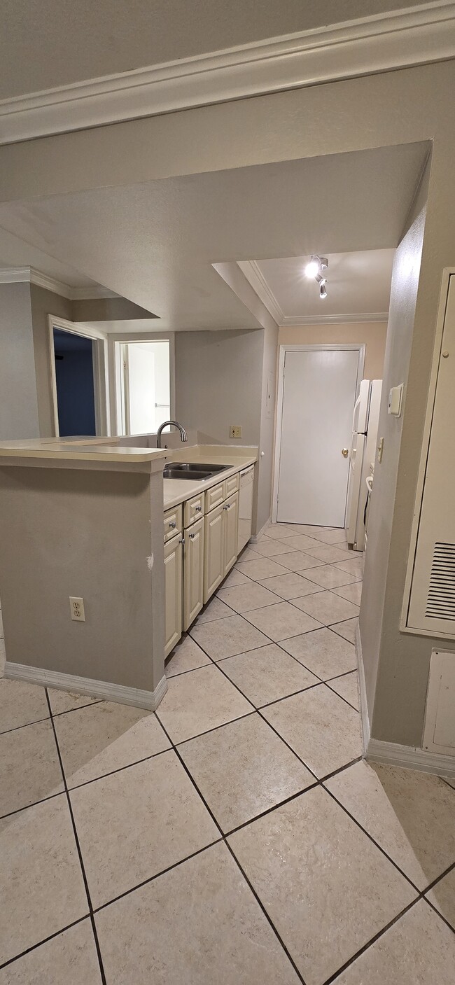 Building Photo - 3034 Parkway Blvd