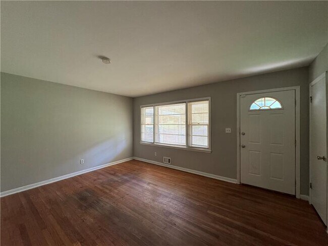 Building Photo - 1224 Skyview Cir SW