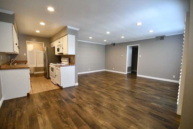 Building Photo - 5003 Tilden Ave