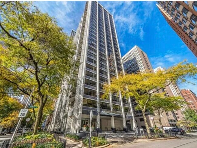 Foto del edificio - 222 E Pearson St