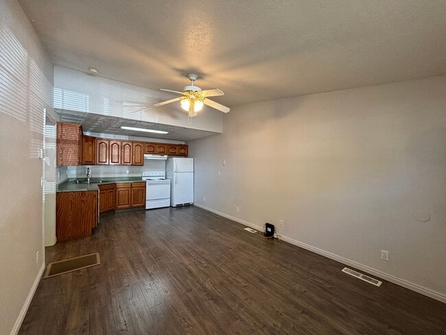 Building Photo - DARLING ONE BEDROOM FOR RENT!