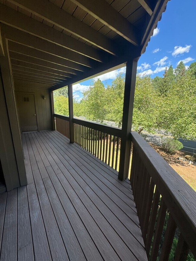 Foto del edificio - Charming 2BD/2BA Two-Level Condo in Walnut...