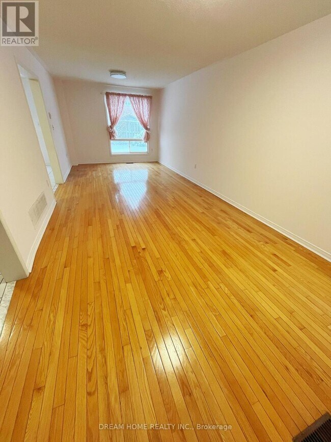 Building Photo - 79 Cairncross Crescent