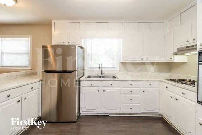 Foto del edificio - 816 Fairmeadow Ave