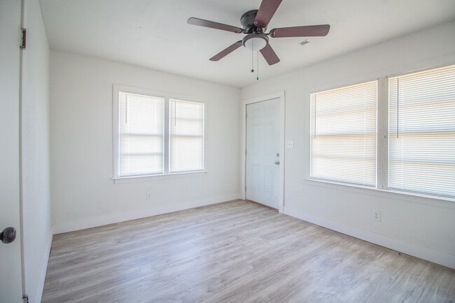 Building Photo - 302 Avenue U