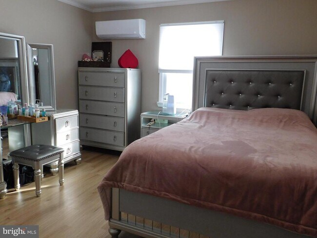 Building Photo - 6421 Inwood Dr