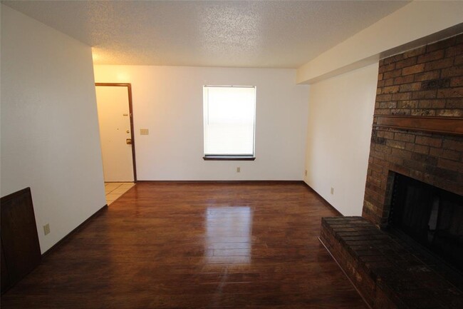 Building Photo - 224 Skylark Ct