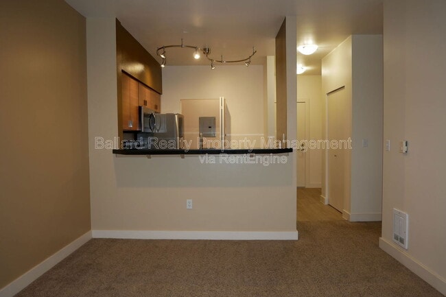 Building Photo - 700 E Denny Way