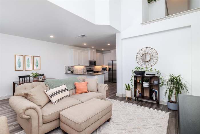 Foto principal - 1060 Homestead Way