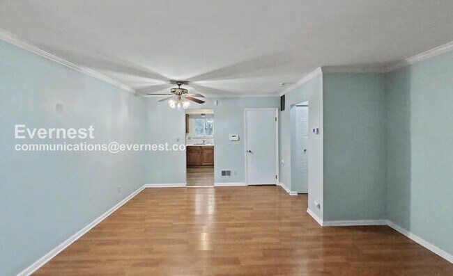 Foto del edificio - 2324 Woodbrook Cir N