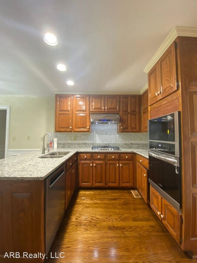 Foto del edificio - 4 br, 2.5 bath House - 3626 Robinson Walk ...