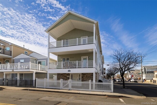 Building Photo - 105 Arizona Ave