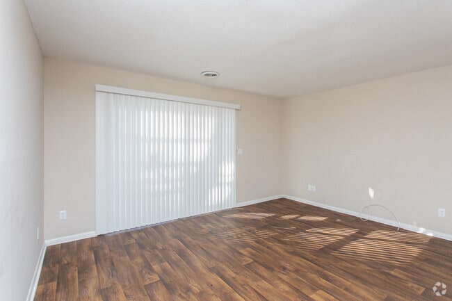 2 Bedroom 1.5 Bath Living Room - Redmond Chase Apartment Homes