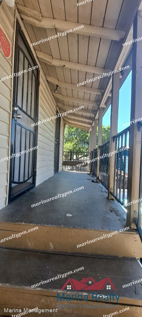 Building Photo - 2 br, 1 bath House - 324 1/2 Webster Stree...